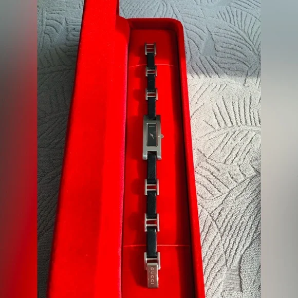 CUTE 💖ATTRACTIVE ❤️SEXY 🔥GUCCI watch 🔥